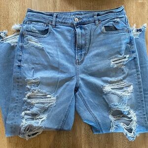 American Eagle Outfitters Light Blue Distressed Boyfriend Jeans